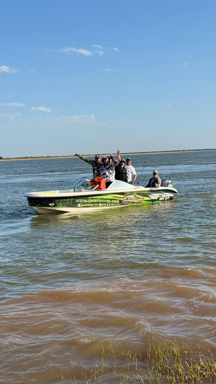 Embarcación en el río